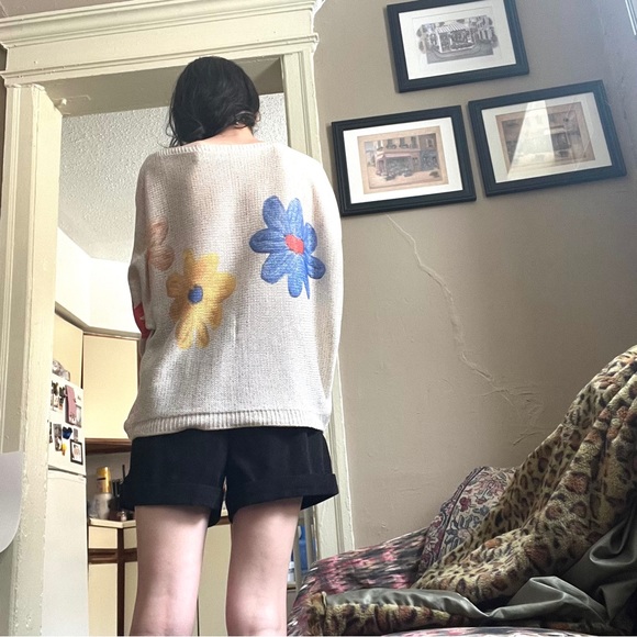 talk of the walk • white & gold metallic floral bat wing top - Picture 14 of 15